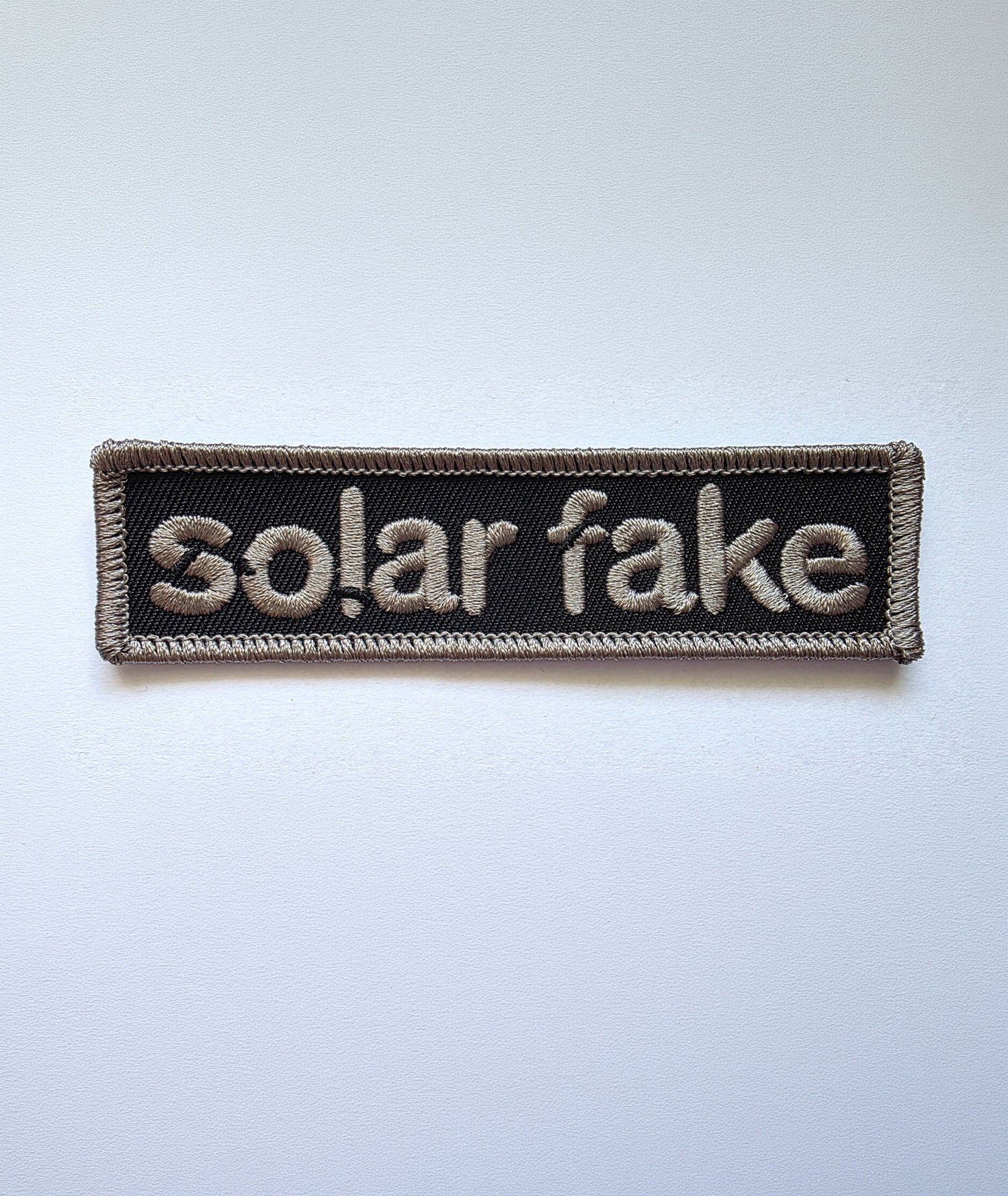 Aufnäher "Solar Fake"-Schriftzug