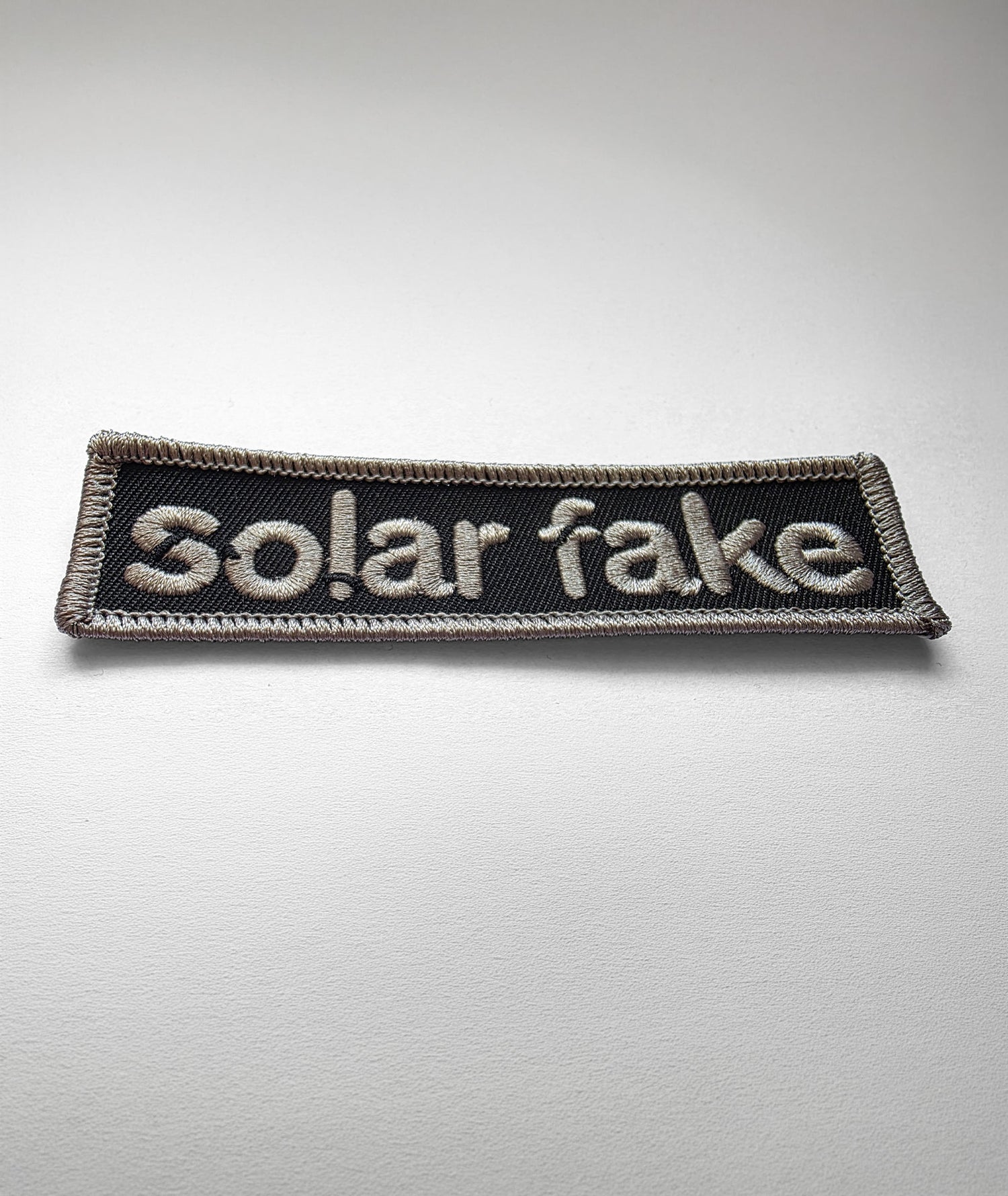 Aufnäher "Solar Fake"-Schriftzug